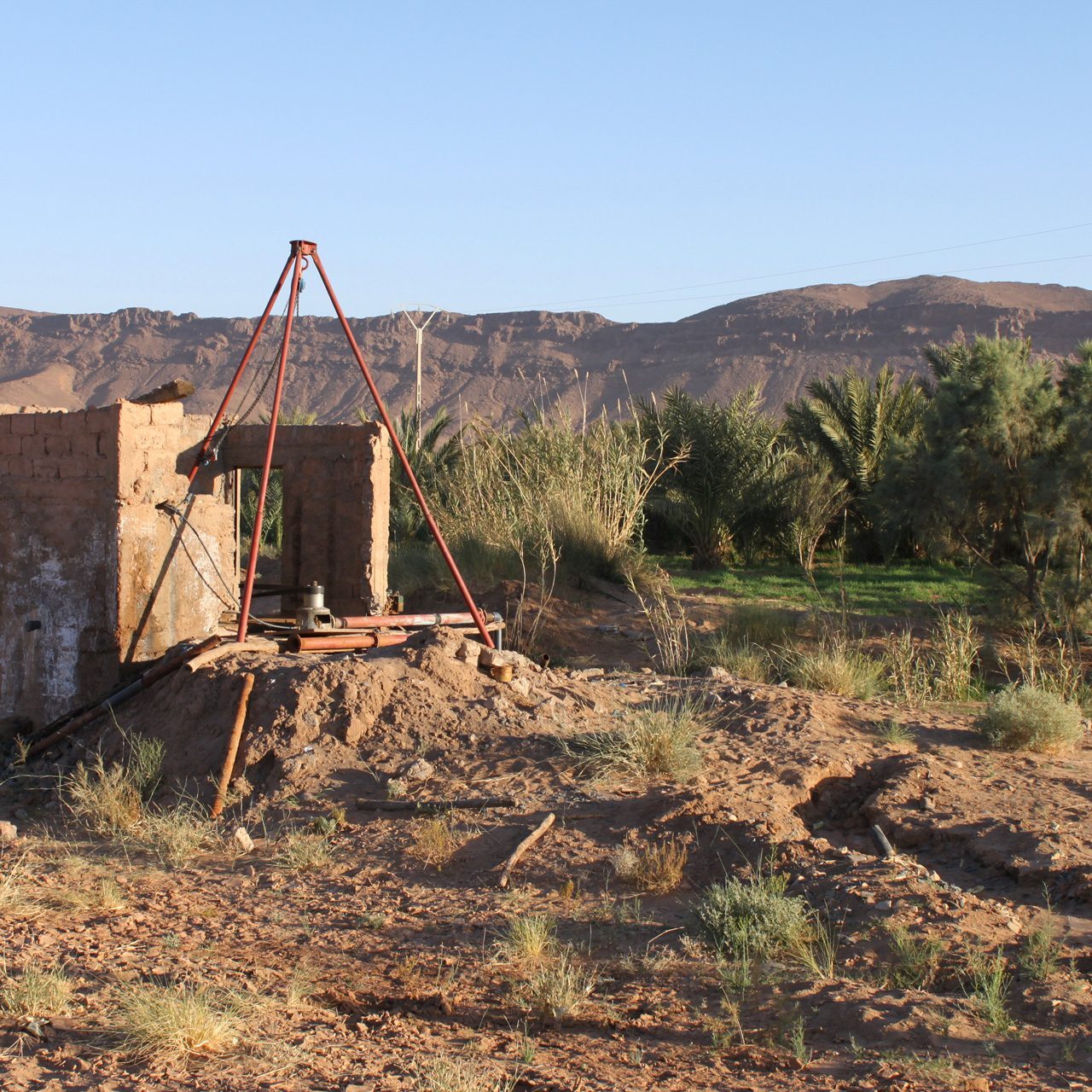 Picture-3-Desert_agriculture_-_Water_pump_nr_Zagora,_Morocco_(5491405499) Picture-3-Desert_agriculture_-_Water_pump_nr_Zagora,_Morocco_(5491405499)